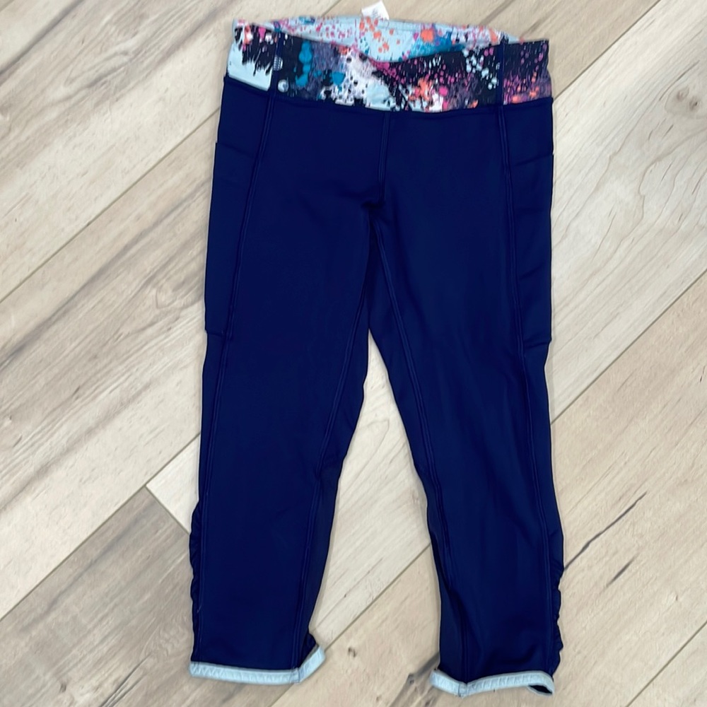 Girls Ivivva cropped leggings, size 8.